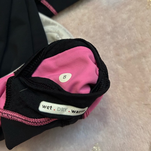 Sleek Black and Pink Leggings with Stretchy Comfort - Picture 3 of 3